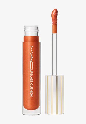 Gloss à lèvres MAC Lipglass Cushion orange scintillant avec un contenant cylindrique transparent et un applicateur à côté.