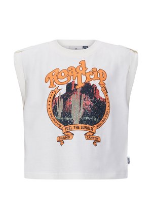 Weißes ärmelloses T-Shirt mit einem bunten Grafikdruck, der den Text "Road Trip", Kakteen und Motive des Grand Canyon zeigt. Ausgestellter Schnitt mit weicher Textur.