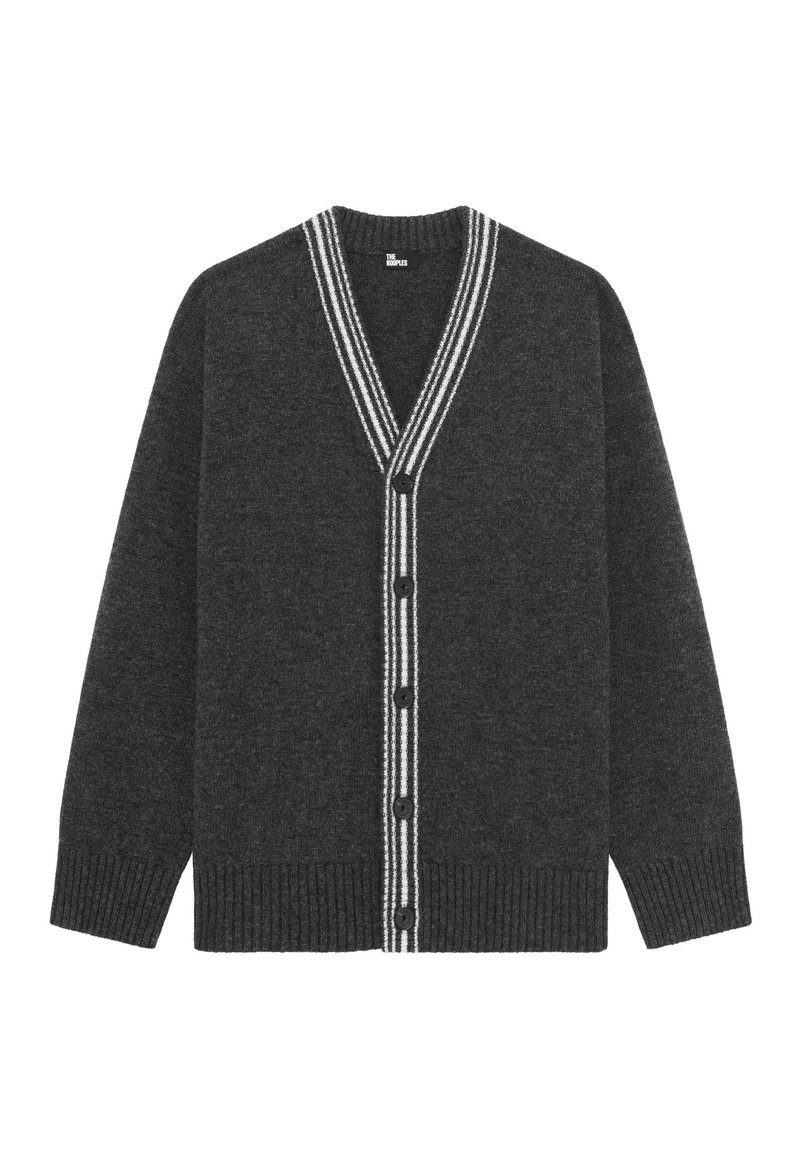 Donkergrijze cardigan met een V-hals, met een geribbelde textuur, witte strepenaccenten langs de hals en vijf zwarte knoopsluitingen.
