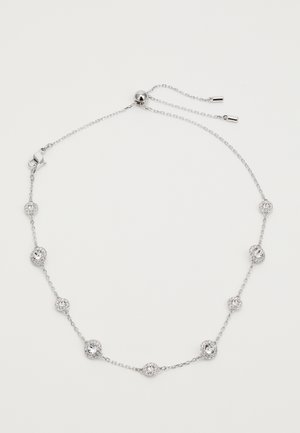 Collana in argento con pendenti circolari caratterizzati da design intricati e cristalli trasparenti, fissata con un moschettone e catena regolabile.