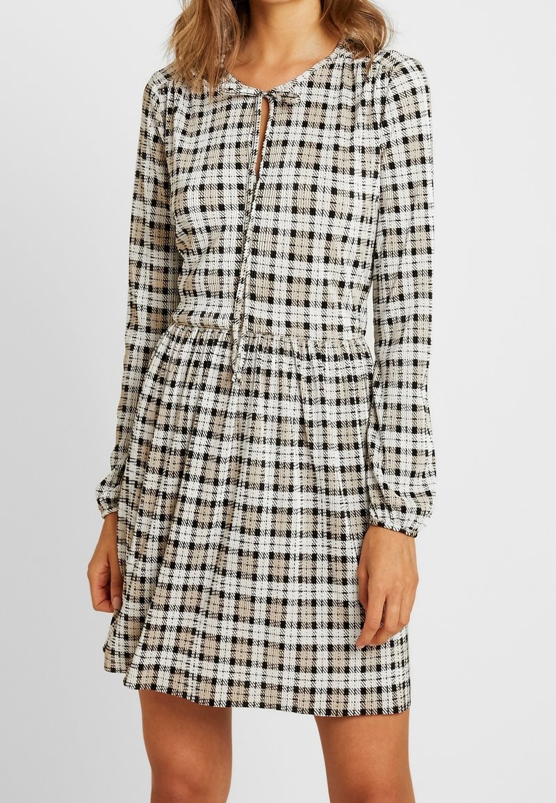 Miss Selfridge Denní šaty - grey