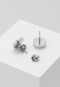 Thumbnail Image 3