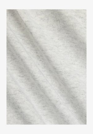 Tissu gris clair avec une surface douce et texturée. Présente des variations subtiles de couleur et un motif de tissage diagonal légèrement tendu.