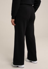 WE Fashion CURVE - Pantalon de survêtement - black
