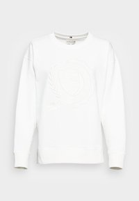 Sudadera blanca de algodón con cuello redondo, que presenta un diseño de logotipo en relieve en la parte delantera y puños y dobladillo acanalados.
