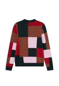 Multicolore gebreide trui met een patchworkontwerp met grote vierkanten in tinten roze, rood, bruin en donkergroen. Ronde halslijn.