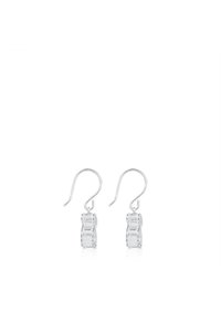 Pendientes de gota de acrílico transparente con ganchos de metal plateado; diseño geométrico que presenta una forma rectangular apilada, textura suave.