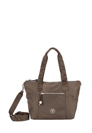 Borsa tote in nylon marrone con manici doppi e tracolla regolabile, dotata di una tasca frontale con zip e dettaglio del logo. Le cinghie testurizzate mostrano il nome del marchio.