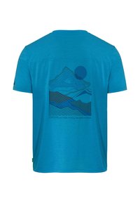 T-shirt bleu vif avec un graphique abstrait de montagne et soleil en noir et bleu, le texte indique "ENSEMBLE_là-bas, à la découverte de nouveaux chemins dans la nature."