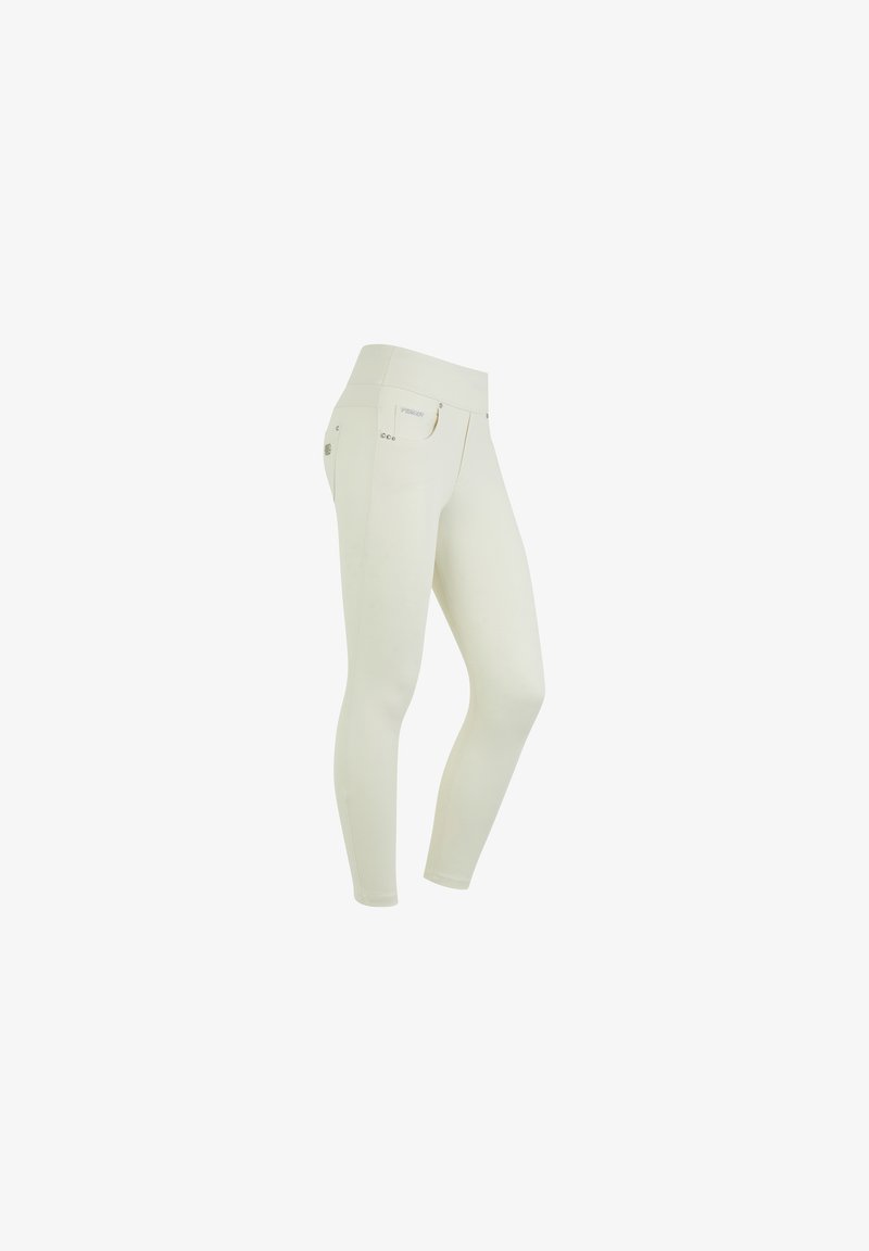 Leggings blancos de cintura alta hechos de un tejido elástico con una textura suave. Incluyen costuras decorativas y bolsillos en la parte posterior.