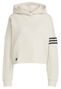 Krótka bluza z kapturem w kremowym kolorze, z kieszenią kangurką i trzema czarnymi paskami na lewym rękawie. Czarne logo z przodu.