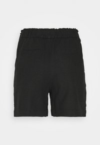 Pantalones cortos de lino negros con cinturilla elástica, dos bolsillos traseros y un corte relajado. La textura de la superficie parece suave y ligera.