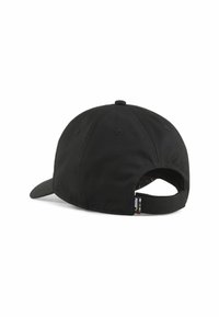 Fekete baseball sapka ívelt karimával, hátul állítható pánttal és színes belső béléssel, oldalán logós címkével.
