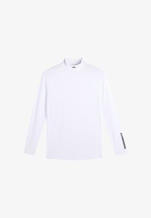 Wit, sportief shirt met lange mouwen en een hoge kraag, met zwarte tekst "J.LINDEBERG" op de manchetkant van de rechtermouw en een klein logo bij de kraag.