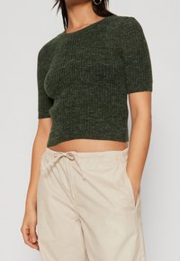 ONLY Petite Jednoduché tričko - dark green