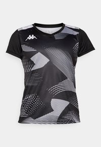 T-shirt de sport noir avec des motifs abstraits gris. Possède des manches courtes et un col en V. Fabriqué en matériau léger et respirant.