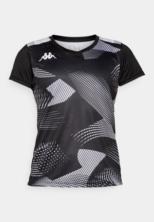 Μαύρο αθλητικό μπλουζάκι με αφηρημένα γκρι σχέδια. Διαθέτει κοντά μανίκια και V λαιμόκοψη. Κατασκευασμένο από ελαφρύ, αναπνεύσιμο υλικό.