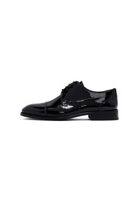 Chaussure oxford en cuir verni noir avec une finition lisse et brillante, dotée d'un bout arrondi, d'un laçage à l'avant et d'un petit talon empilé.