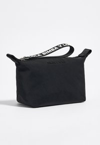 Bimba Y Lola TRAPEZIUM MAKE-UP - Mazgāšanas maiss - black