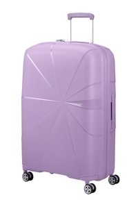 Valigia rigida viola con design geometrico, superficie testurizzata, manico estraibile e quattro ruote girevoli per una maggiore mobilità.