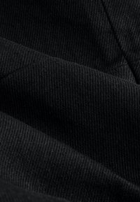 Džinsi ar platām starām - black