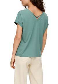 s.Oliver MIT V-AUSSCHNITT - T-shirt basic - petrol