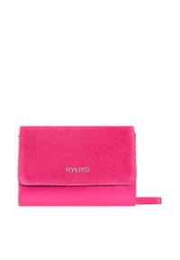 Portafoglio in suede e pelle rosa con chiusura a flap, logo argentato e design elegante. Presenta una texture pulita e liscia.
