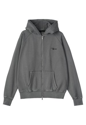 Pelēka raķete ar mīkstu tekstūru. Iespējas ietver šņorējamu kapuci, kangarū puses kabatas, ribotās piedurknes un apakšmalu, kā arī izšūtu logo.