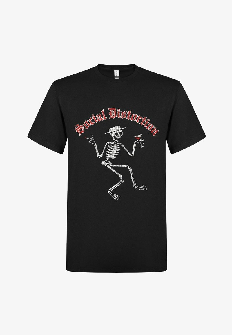 Zwart katoenen t-shirt met een witte skeletafbeelding in een danspose, draagt een hoed en houdt een martini glas vast, met de tekst "Social Distortion".