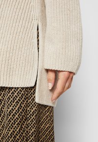 Marc O'Polo Svetr - taupe