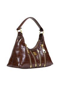 Sac à main en cuir marron à motifs crocodile, avec une poignée courbée, comprenant trois compartiments zippés et des accents en métal doré.