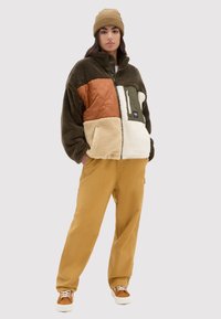 Vans VERTEX MIX Light jacket grape leaf/green Zalando