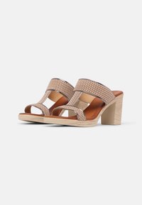 Mis Pepas Pantofle na podpatku - beige