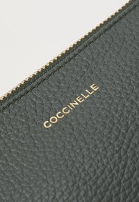 Coccinelle BEST CROSSBODY - Borsa a tracolla - alga