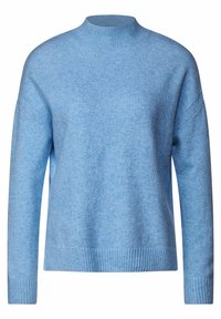 Hellblauer Pullover aus weichem Strickmaterial mit hohem Kragen, überschnittenen Schultern sowie geripptem Saum und Bündchen.