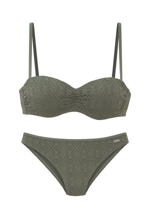 Olivegrünes Bikini-Set mit strukturiertem Spitzenmuster, bestehend aus einem trägerlosen Oberteil mit abnehmbaren Trägern und passenden, tief sitzenden Slips.