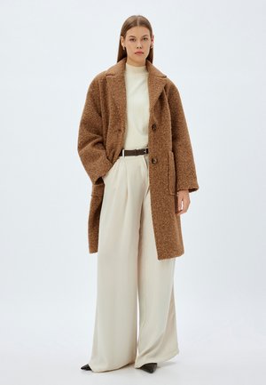 BOUCLE OVER - Klassisk kappa / rock - brown