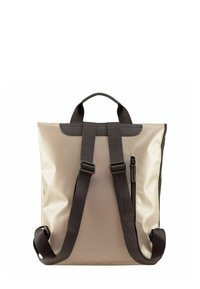 Rugzak in crème met donkergrijze banden. Beschikt over een handvat aan de bovenkant, verstelbare gewatteerde schouderbanden en een ritszak aan de zijkant.