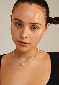 Pilgrim WAVE HEART UNISEX - Verižica - silver plated