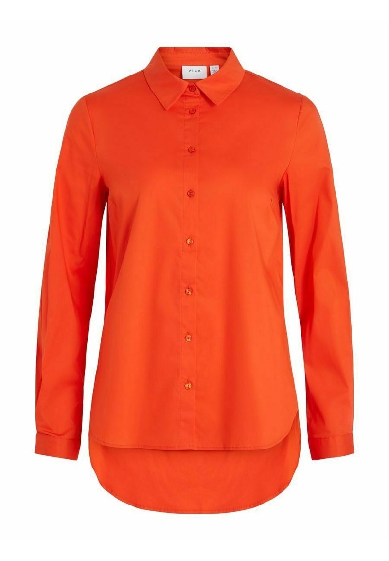 Chemise à manches longues de couleur orange vif, en tissu mélangé coton. Elle présente un col classique, une fermeture à boutons et un ourlet arrondi.