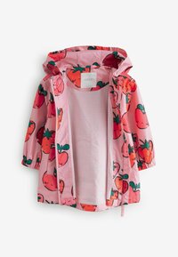 Kinderregenjacke in Pink mit Erdbeerprint. Mit Kapuze, Reißverschluss und elastischen Bündchen. Leicht und aus wasserdichtem Material.