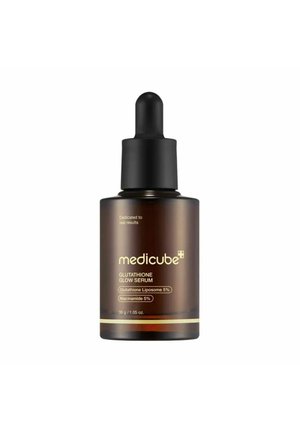 Flacon compte-gouttes en verre brun de Medicube Glutathione Glow Serum avec 5 % de liposome de glutathion et 5 % de niacinamide, 30 g/1,05 oz.