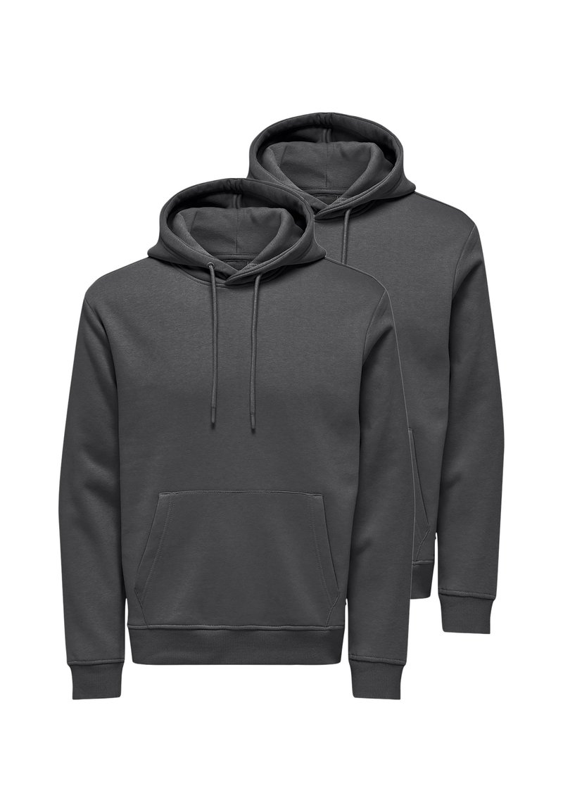 Twee donkergrijze hoodies van zacht materiaal, met een kangoeroezak, een trekkoordcapuchon en ribgebreide manchetten en onderrand.