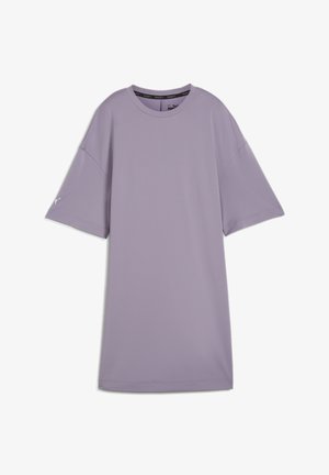 Violetinė sportinė marškinėliai, pagaminti iš sklandaus audinio, su laisvu siluetu, trumpomis rankovėmis ir subtiliu logotipu kairėje rankovėje.