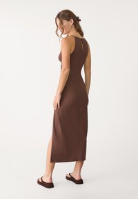 Stradivarius HALTER  - Fodralklänning - dark brown
