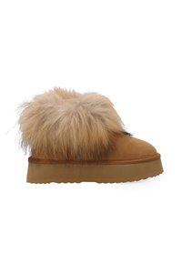 Hnědé semišové bačkory s širokým umělým kožešinovým manžetou, vybavené tvarovanou gumovou podrážkou s texturovaným vzorem pro lepší přilnavost a zaobleným designem špičky.