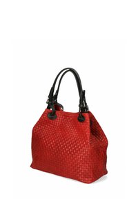 Röd vävt handväska med en texturerad yta, svarta läderdetaljer, dubbla handtag och en något strukturerad form.