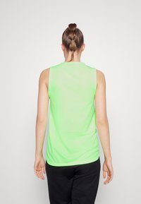 Nike Performance FC - T-shirt desportiva - lime glow/white