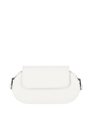 Biała skórzana torba na ramię o zaokrąglonych krawędziach i przednim zapięciu na klapę, z czarnymi metalowymi klamrami po bokach.