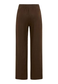 Braune Hosen mit weitem Bein und elastischem Bund, aus weichem Stoff, von vorne auf weißem Hintergrund gezeigt.